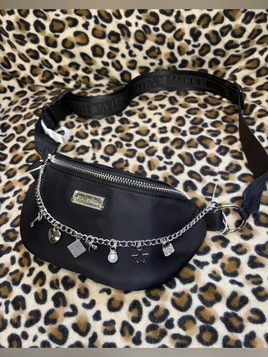 Steve Madden Handbags - Steve Madden Fanny Pack Black w/Silver decorative bag chain New/been stored💜